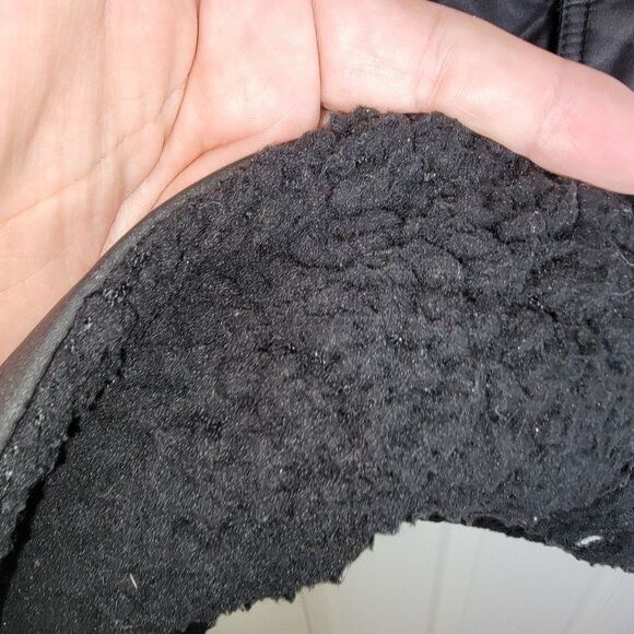 Helix women's black puffer hooded vest size Medium - Picture 5 of 7